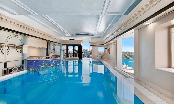 The Rocks Apartment | Fancy home with water view in the rocks