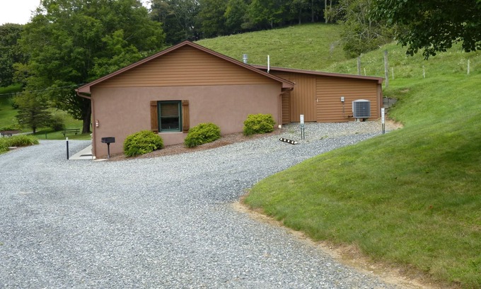 Boone Condo | Fannie's Retreat Great Alternative to Hotel Immaculately Kept
