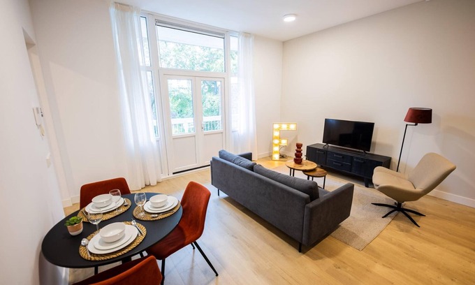 Rotterdam Apartment | Fantastic 1 Bedroom Serviced Apartment 64m2 -MNLF-