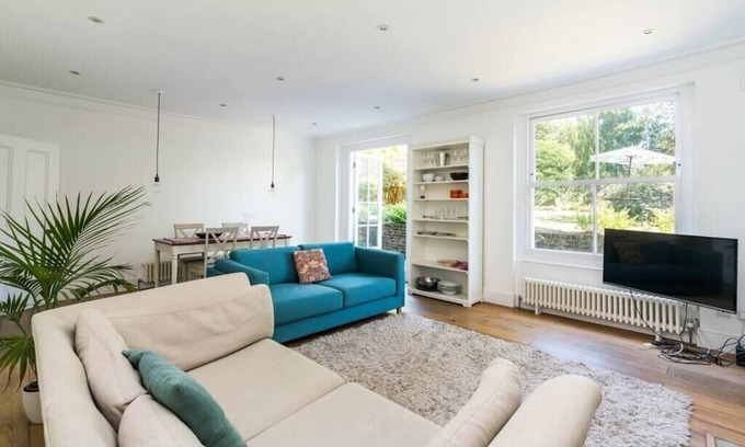 South Hampstead Condo | Fantastic 3 Bedroom Flat West Hampstead