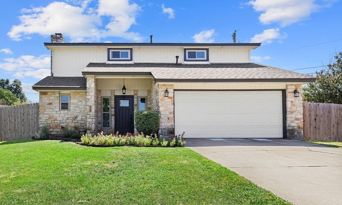Round Rock House | Fantastic 3-bedroom house centrally located in Round Rock. With Bonus room