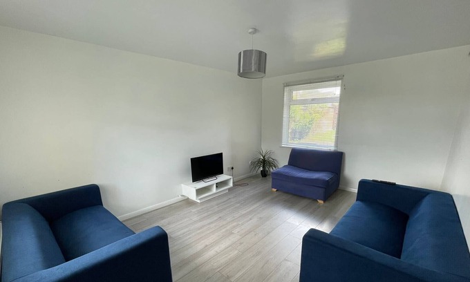 Little Eaton House | Fantastic 4 bedroom House Great for Family & Friends