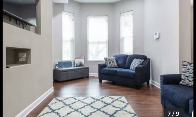 Englewood House | Fantastic 4-bedroom house 12 minutes away from downtown Chicago