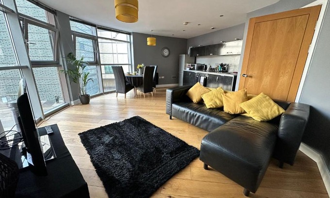 Cardiff City Centre Apartment | Fantastic and modern city centre flat with FREE parking!
