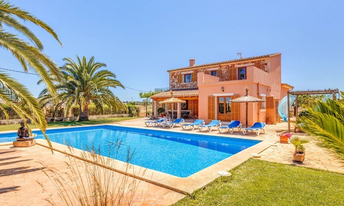 Campos Villa | Fantastic Country House with Pool, Terraces, Garden, Air Conditioning & Wi-Fi