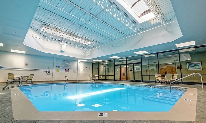 Grand Junction Hotel | Fantastic Deal! Close to Redlands Mesa Golf Course! Indoor Pool, Parking!