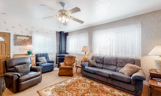 Cascade House | Fantastic downtown home near hiking & lake activities with W/D - dog-friendly