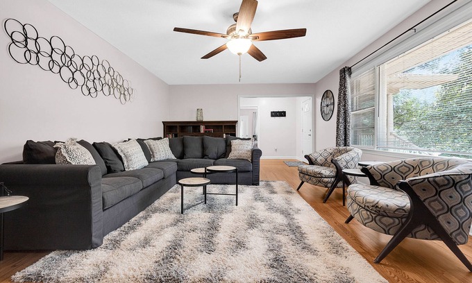 Warner Robins House | Fantastic for Extended Stays & Work Crews- 10 beds, 5 bedrooms, 2.5 baths