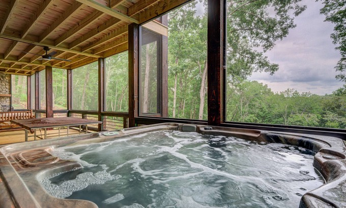 McCaysville Cabin | Fantastic lodge near town with screened deck, hot tub, game room & WiFi
