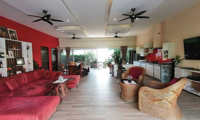 Hin Lek Fai Villa | Fantastic 4-bed pool villa flooded with light and air