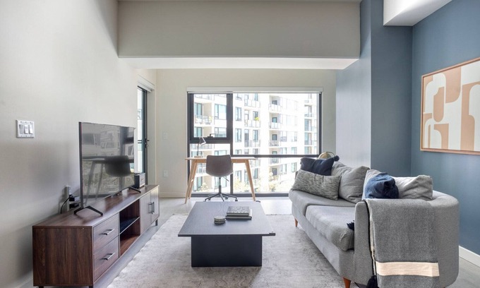 West Los Angeles Apartment | Fantastic West LA 1BR w/Pool, Gym & Lounge, nr Shops, by Blueground