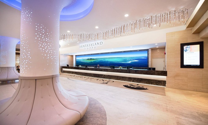 West Edmonton Hotel | Fantasyland Hotel