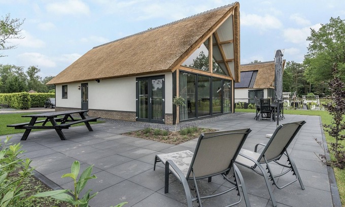 Baarle-Nassau Resort | Farm Lodge 676 - Three Bedroom Resort, Sleeps 6