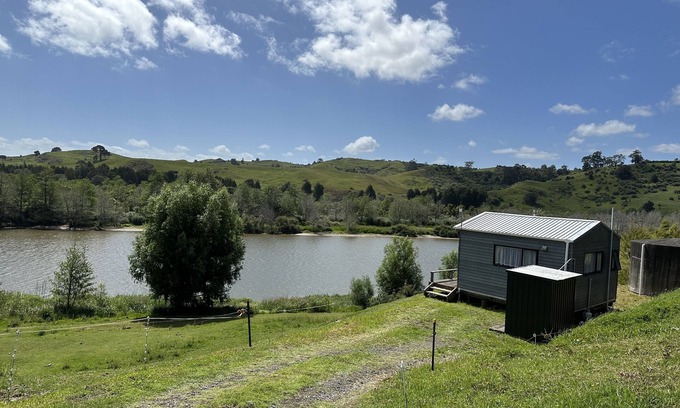 Pukekawa Cabin | Farm Shack with 5-Star River & Sunset Views