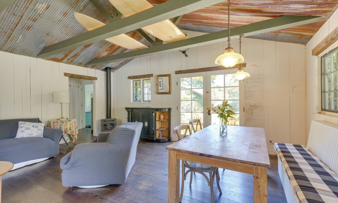 Carpinteria Cottage | Farmhouse-Chic Carpinteria Cottage w/Pool Access