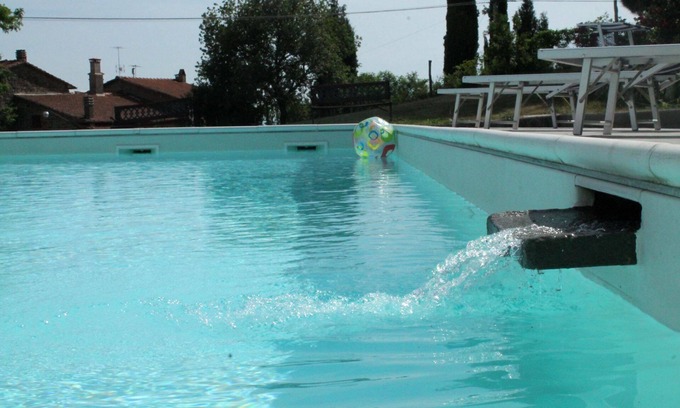 Pieve di Chio Villa | Farmhouse divided into two independent apartments, with private pool and Wi-Fi access. Panoramic and