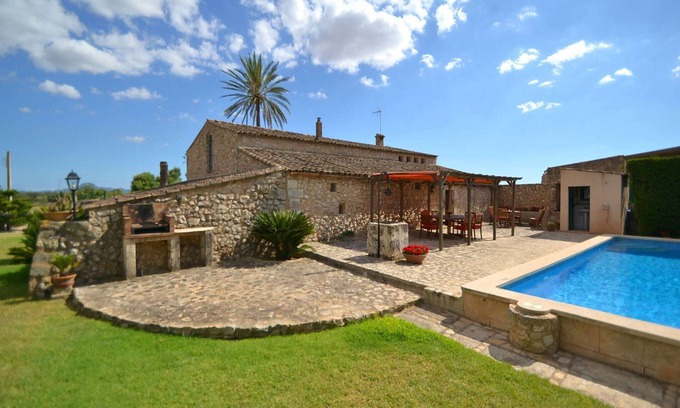 Vilafranca de Bonany House | Farmhouse in Mallorca with Pool & Views