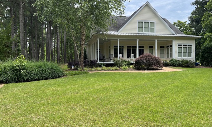 Littleton Other | Farmhouse escape, minutes to Lake Gaston or Downtown Littleton. Pets welcomed!
