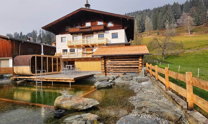 Bramberg am Wildkogel House | Farmhouse in Bramberg with Sauna & Ski Access