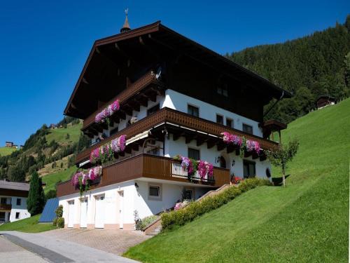 Schonbach Apartment | Farmhouse in Hollersbach near Ski Slopes