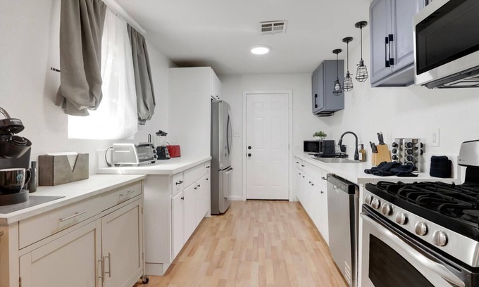 Southeastern Sacramento House | ð€Farmhouse Sale BBQ Backyard SwingSet Pets TVð€