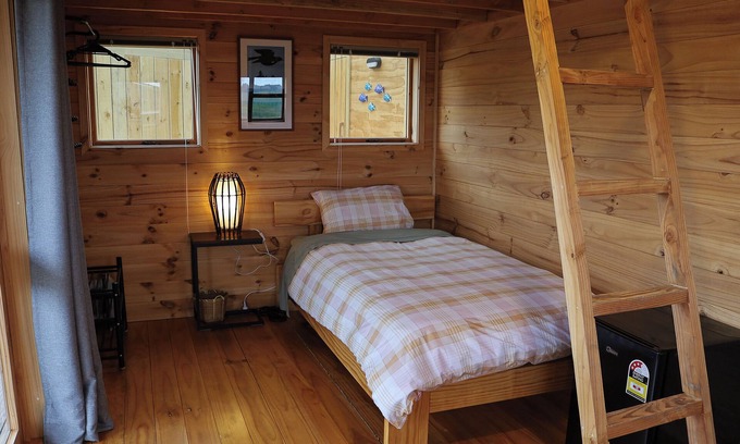 Mahurangi West Cabin | Farmstay getaway in a subtropical paradise - Cabin 2 of 2