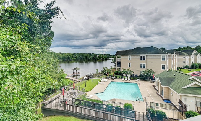Westover Condo | Fayetteville Autumn Escape: Lake Views + Home Gym