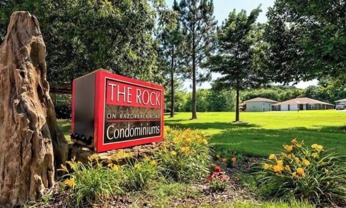 Fayetteville Condo | Fayetteville Fun -Modern Condo Near University of Arkansas