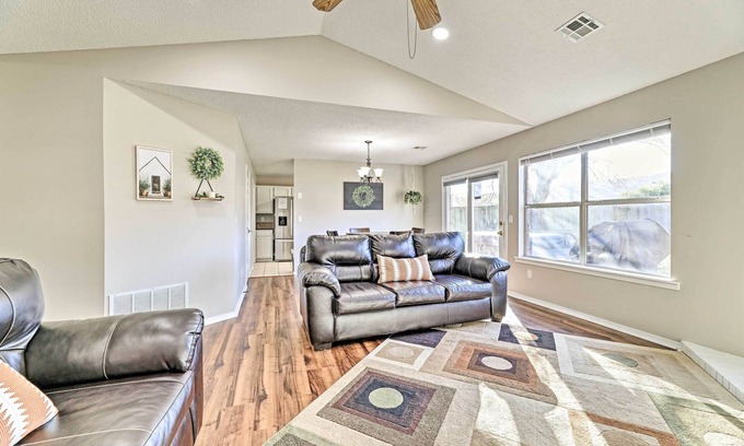 Fayetteville House | Fayetteville Home w/Hot Tub ~ 3 Mi to U of A!