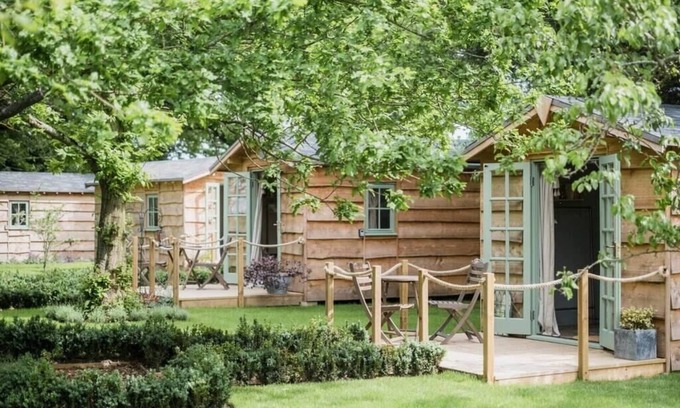 Beccles Ski Chalet | Feather Lodge, Toad Hall, Wangford
