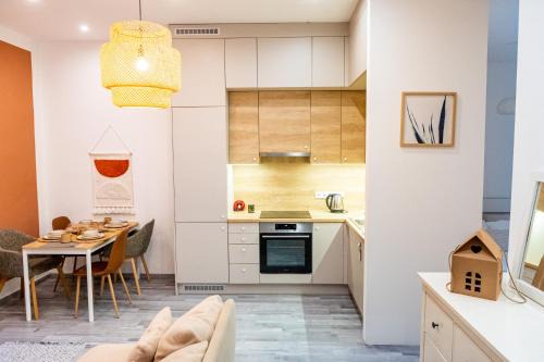 Csarnok negyed Apartment | Fecske DeLux Downtown with parking