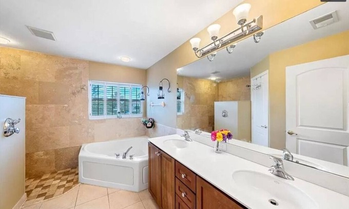 Naples House | Feel like home. single home in upscale gated community with great amenities.
