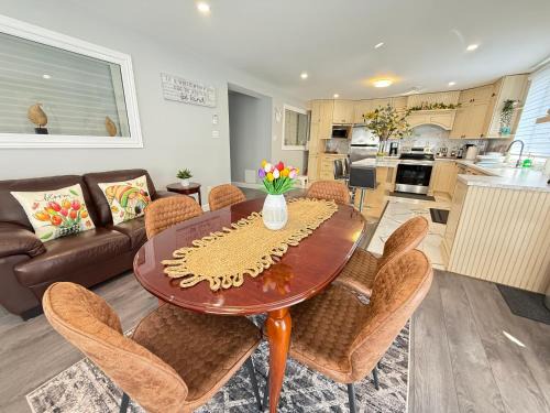 Ahuntsic-Cartierville Apartment | Feels like a Home ,Away from Home !
