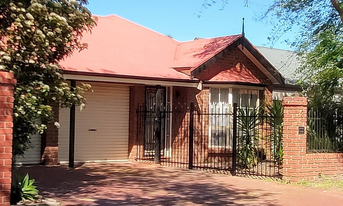 Brompton House | ☆Feels like Home☆ Comfortable, Warm & Inviting