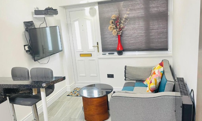 Oldbury Apartment | Femros Cosy one bed apt,12mins to Birmingham city ctr
