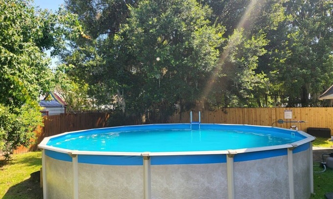 Savannah House | Fenced Yard w/Pool! Laurelwood Lodging