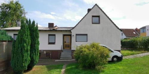 Kassel House | Ferien Haus für 6 Pers mit privat Küche Bad WC und Garten Top Lage in Kassel Wilhelmshöhe