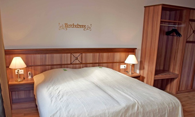 Rugen Island Apartment | Ferienappartement Abendrot mit Balkon und Kamin - Manor house apartment with fireplace, outdoor pool and partly...
