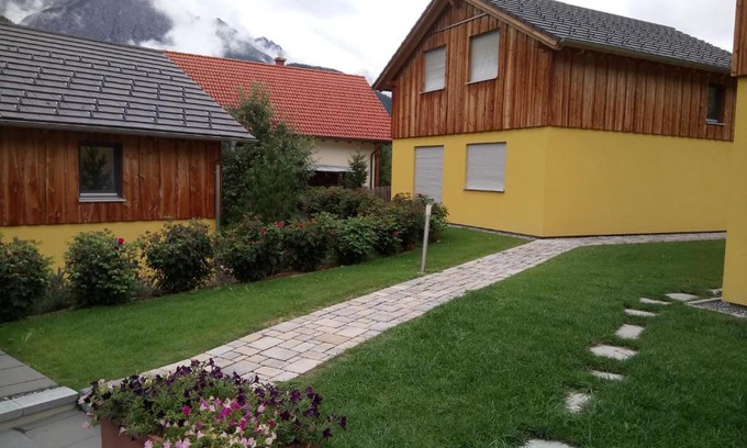 Engadin Scoul House | Feriendorf Uorsin