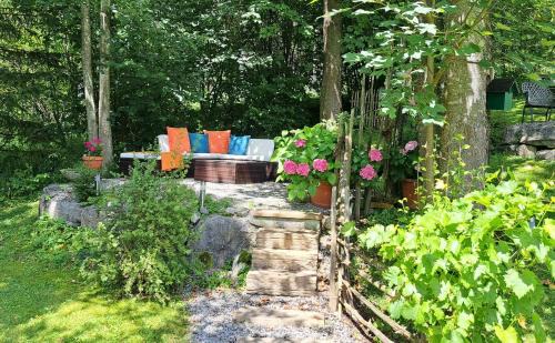 Abtenau House | Ferienhaus Lechner am Waldrand mit Sauna, Bergblick und Naturgarten"