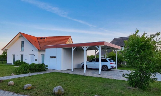 Vaschvitz House | Ferienhaus Meerfreude - Modernes Ferienhaus mit Kamin, Garten und Eigener Sauna - Ferienhaus