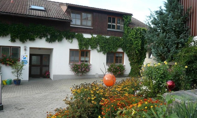 Opfenbach Apartment | Ferienhof-Fink-Ferienwohnung-Sonnenblume