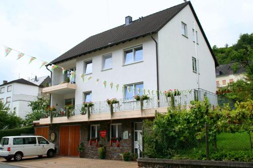 Briedel House | Ferienweingut Hensler