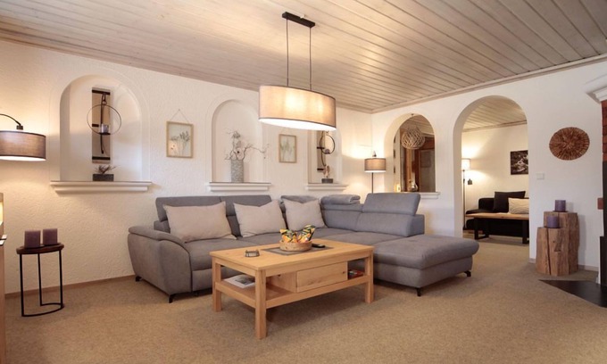 Bischofswiesen Apartment | Ferienwohnung 1- 4 Personen, 80 Qm², 1sz, Wsz, Halbsouterrainwohnung, Terrasse