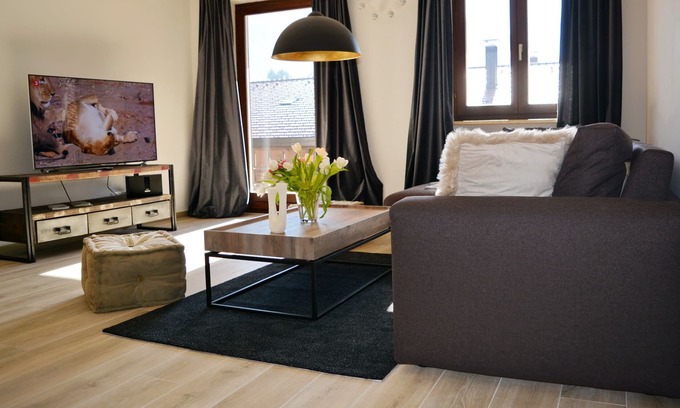 Marquartstein Apartment | Ferienwohnung Burgblick, 65 m² für 1-3 Personen, Wohnküche, Schlafzimmer, Dusch/wc, Wlan, Balkon