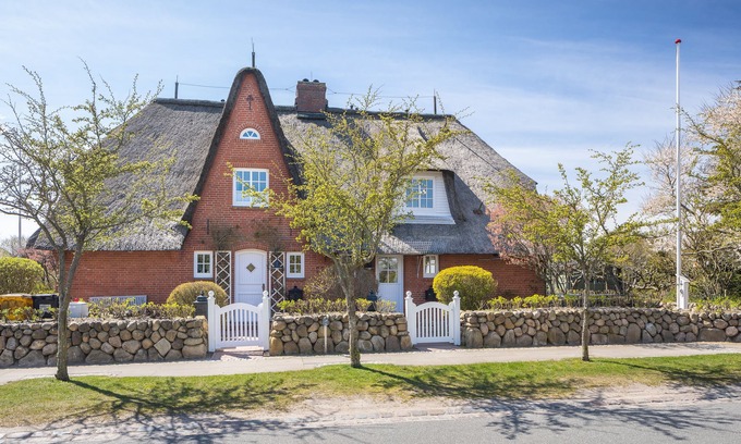 Keitum Apartment | Ferienwohnung im OG und DG in Südwestlage ca. 65 m² für bis zu 3 Personen