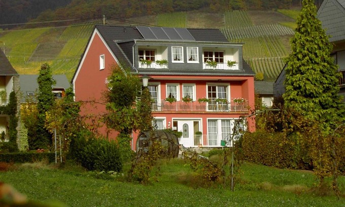 Krov Apartment | Ferienwohnung Sonnenlay