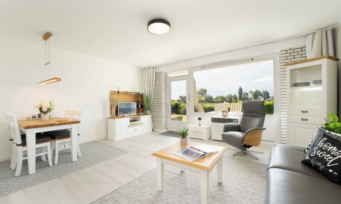 Rettin Apartment | Ferienwohnung Strandkajüte mit Terrasse in Rettin