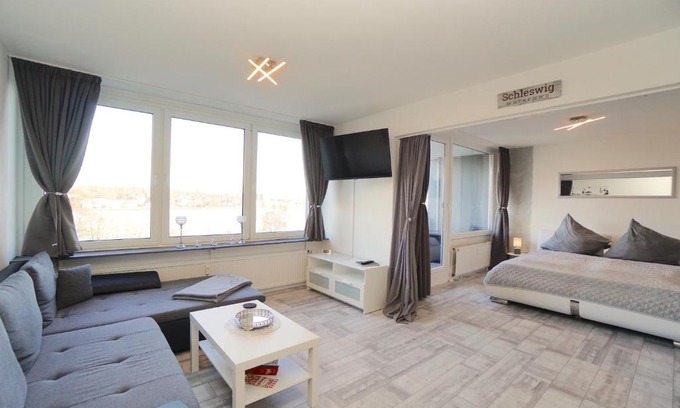 Schleswig Apartment | Ferienwohnung Winda mit Blick auf die Schlei