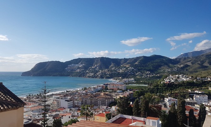 La Herradura Apartment | Ferienwohnungen mit Meer-Blick von der Dachterrasse. Strand 400 Meter entfernt.
